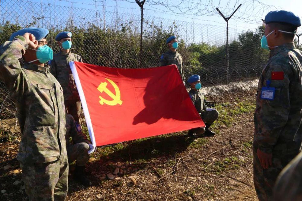 豆娃踢足球